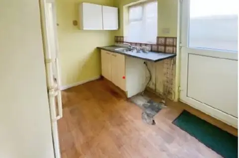 photo of a run down kitchen, iboss helped with a client who wanted to start a property development business